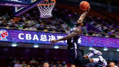 CBA总决赛第三场辽宁队外援弗格高难度后仰跳投
