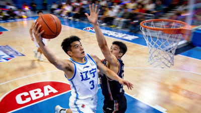 CBA总决赛第一场辽宁队赵继伟突破上篮的精彩瞬间