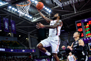 辽宁队外援弗格在G3命中高难度后仰跳投