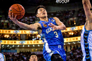 辽宁队赵继伟总决赛G1关键三分球出手瞬间