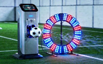 用于守门员反应训练的智能发球机与灯光系统